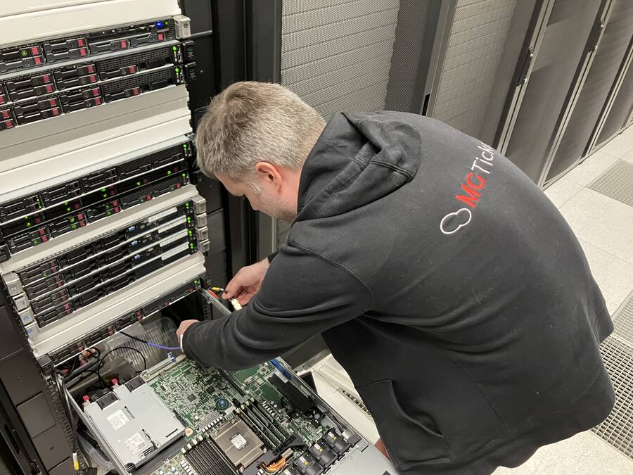 Onderhoud aan eigen servers in het datacenter
