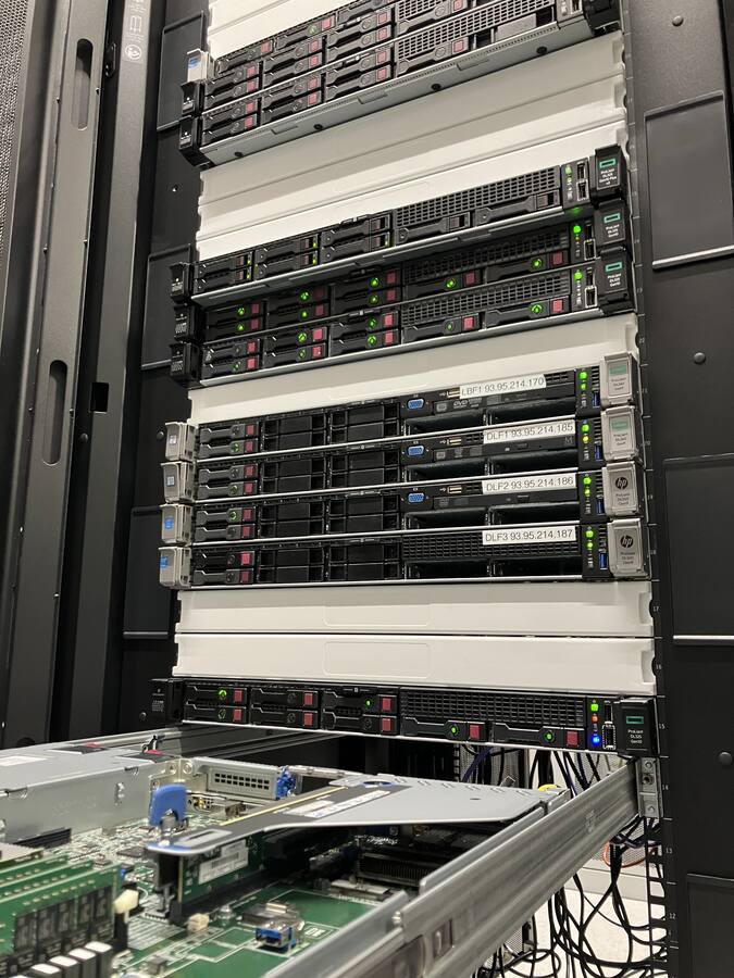 Eigen rack met servers